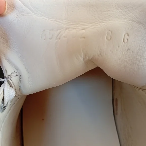 Gucci Brooklyn White Sneakers with Red Star Accents - Picture 11 of 12